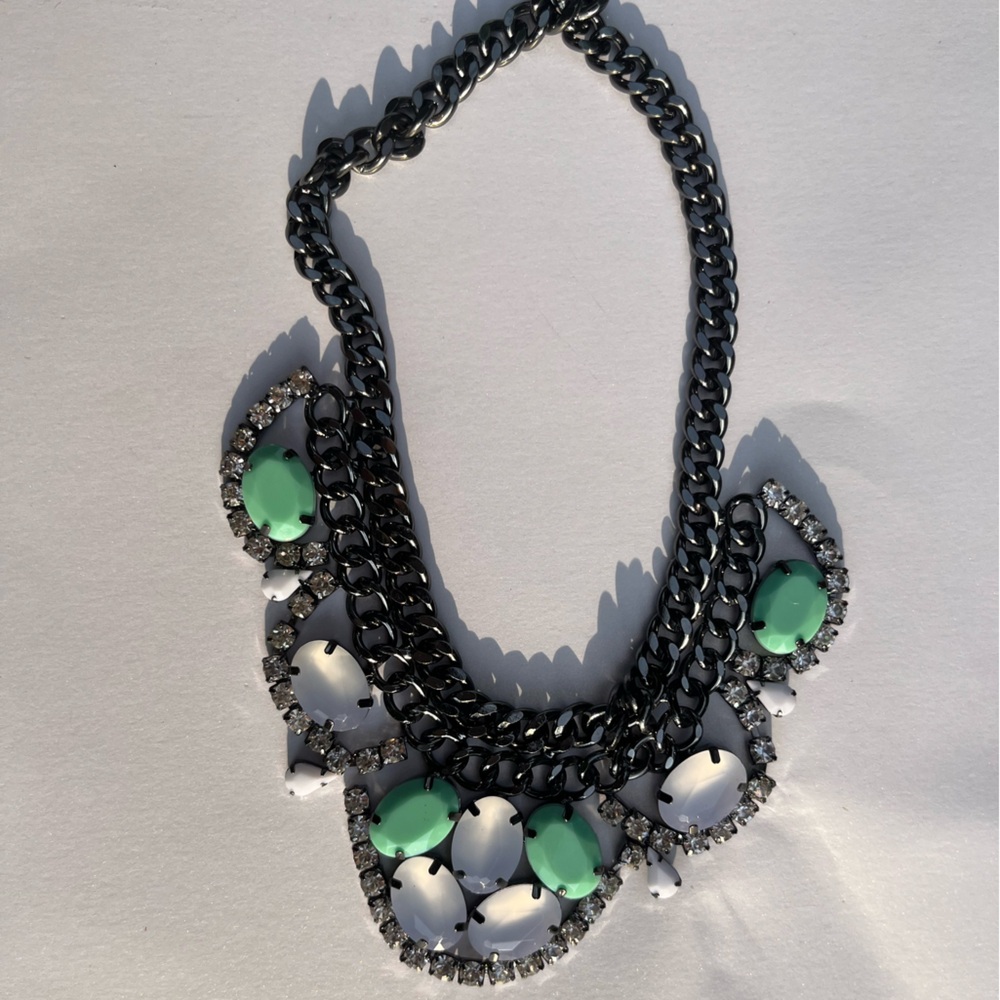 Elegant Green and Silver Women's Necklace